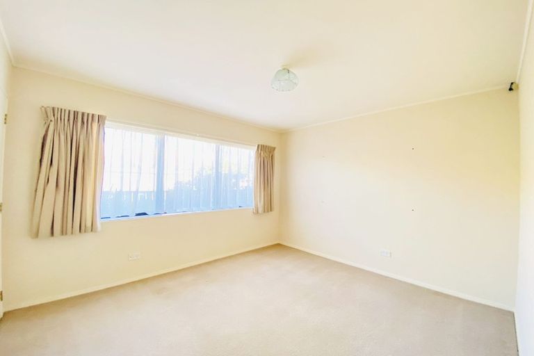 Photo of property in 38 West Fairway, Golflands, Auckland, 2013