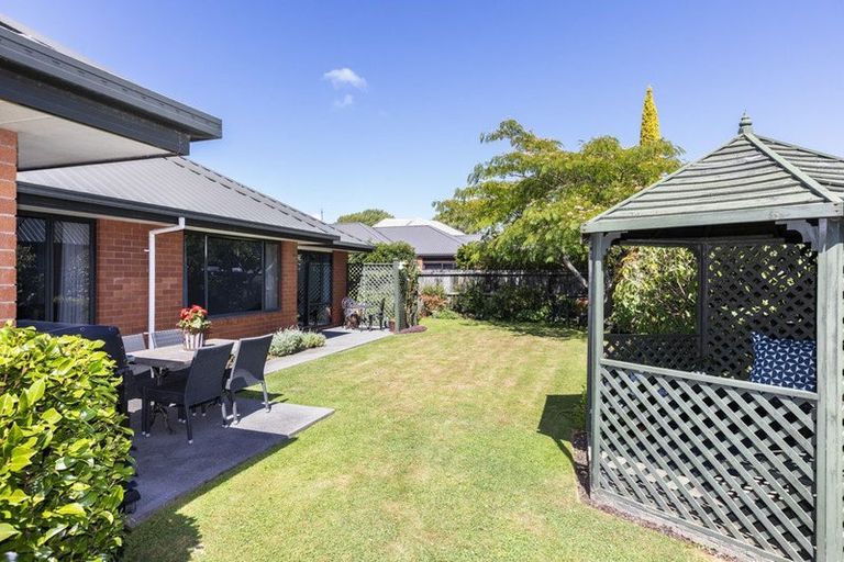 Photo of property in 6 Berkshire Drive, Avonhead, Christchurch, 8042