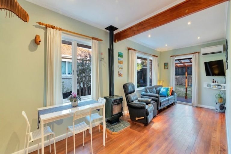 Photo of property in 95 Hutchinson Avenue, New Lynn, Auckland, 0600