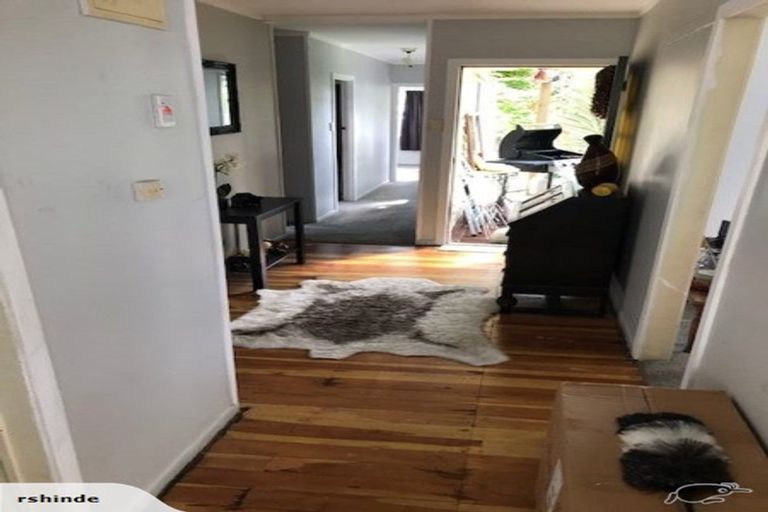 Photo of property in 1/4 Kaurilands Road, Titirangi, Auckland, 0604