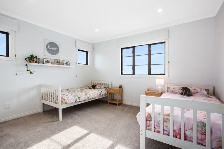 Photo of property in 88 Queen Charlotte Drive, Aotea, Porirua, 5024