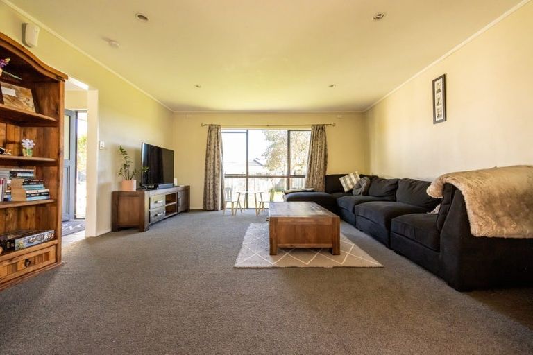 Photo of property in 28 Peppertree Glade, Kelvin Grove, Palmerston North, 4414