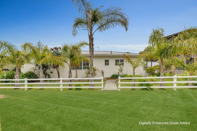 Photo of property in 36 Tiri Road, Manly, Whangaparaoa, 0930