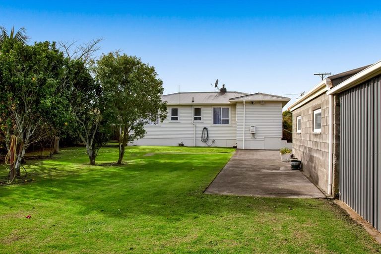 Photo of property in 77 Blake Street, Waitara, 4320