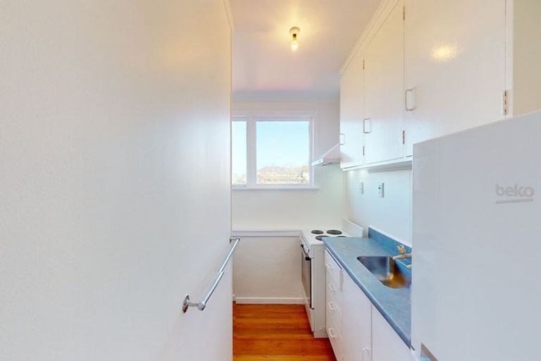 Photo of property in 2/10 Mataroa Avenue, Northland, Wellington, 6012