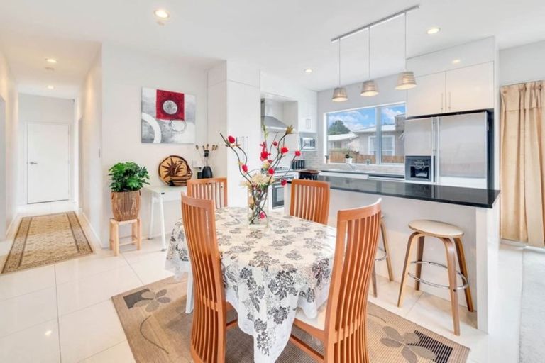 Photo of property in 17 Clendon Place, Manurewa, Auckland, 2102