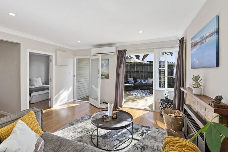 Photo of property in 1/31 Verran Road, Birkenhead, Auckland, 0626