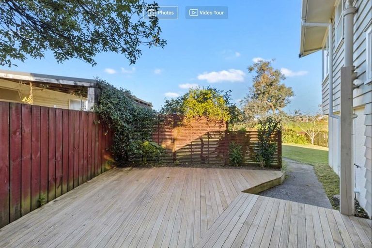 Photo of property in 32 Kirrie Avenue, Te Atatu South, Auckland, 0610