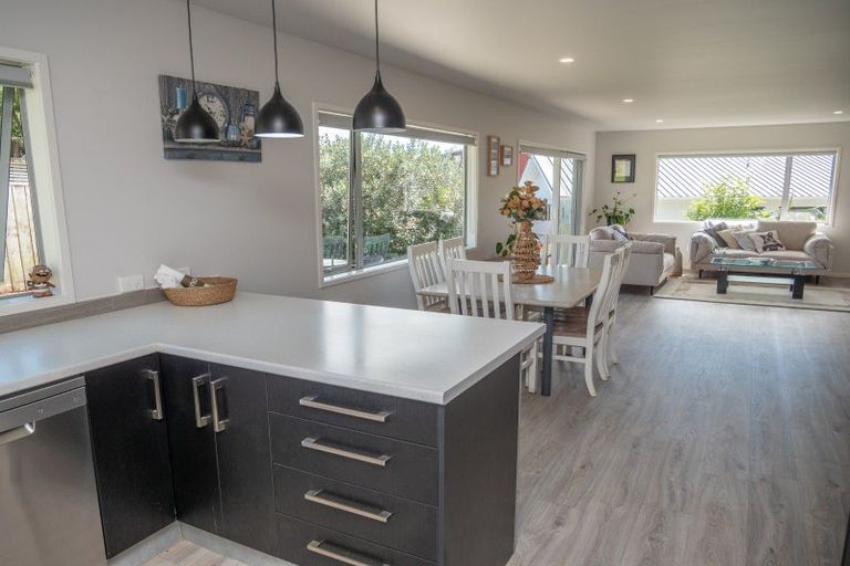 Photo of property in 14 Protea Drive, Cable Bay, 0420