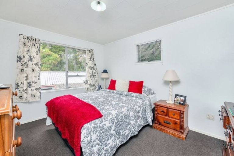 Photo of property in 1/7 Classic Grove, Bayview, Auckland, 0629