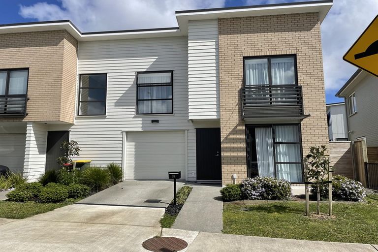 Photo of property in 19 Richard Petterd Way, Swanson, Auckland, 0614