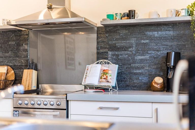 Photo of property in 17 Kiriwai Road, Paremata, Porirua, 5024