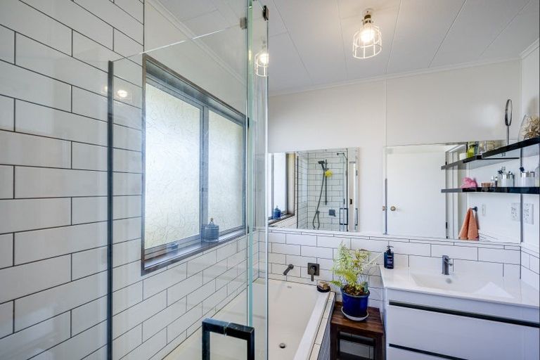 Photo of property in 21c Lannie Place, Greenmeadows, Napier, 4112