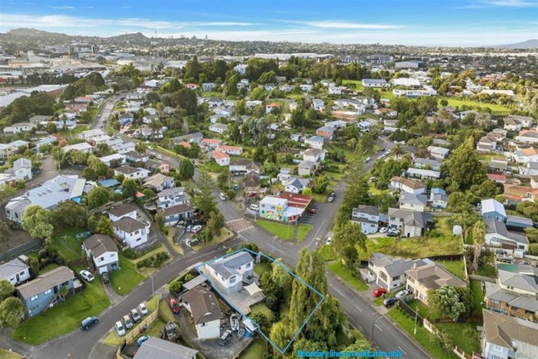 Photo of property in 2 Wilkie Place, Mount Wellington, Auckland, 1060