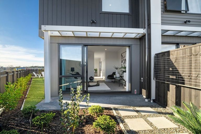 Photo of property in 1 Tuhono Lane, Northcote, Auckland, 0627