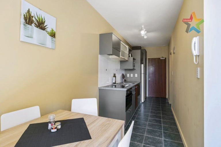 Photo of property in Atrium Towers, 6b/154 The Terrace, Wellington Central, Wellington, 6011