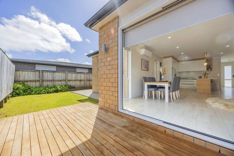 Photo of property in 3 Konoba Avenue, Kumeu, 0810