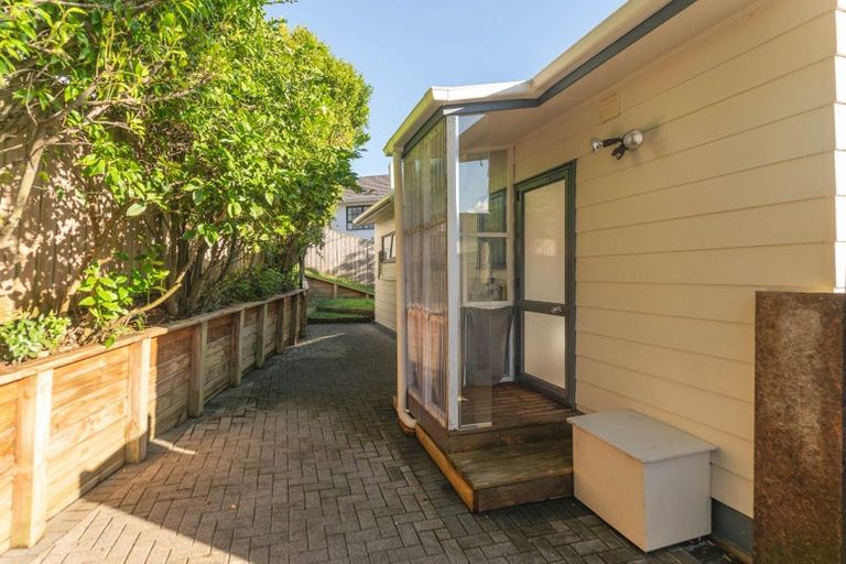 Photo of property in 2/59 Santiago Crescent, Unsworth Heights, Auckland, 0632