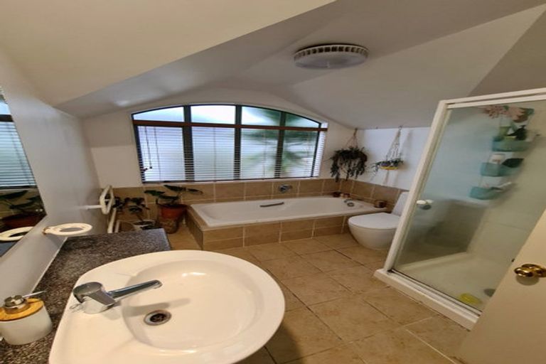 Photo of property in 5 Brian Avenue, Forrest Hill, Auckland, 0620