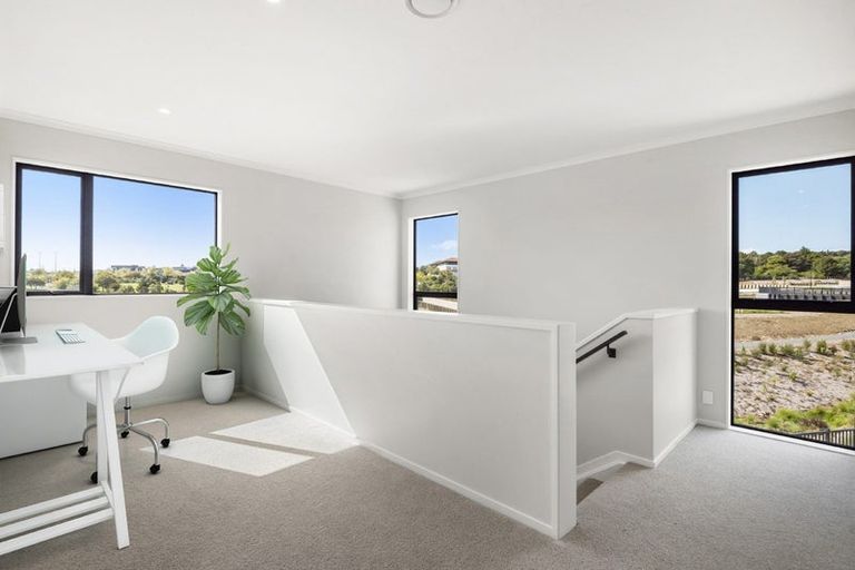 Photo of property in 8/7 Parapara Place, Albany, 0632
