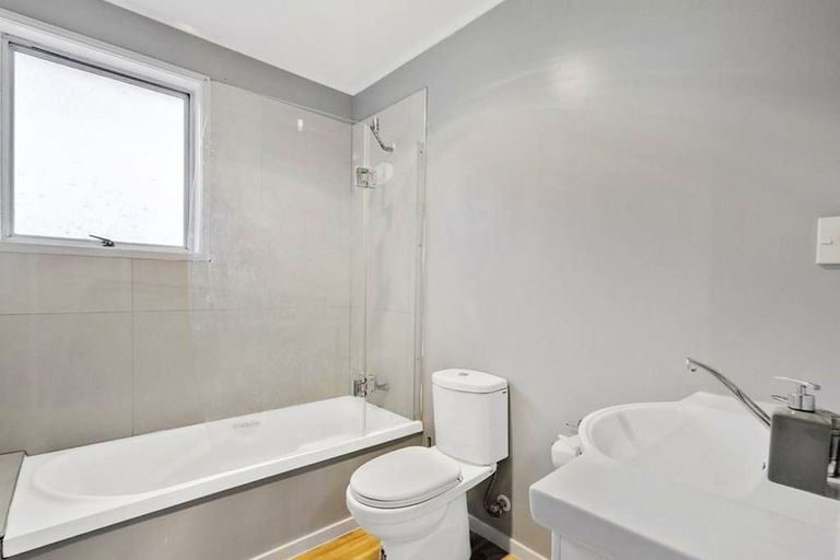 Photo of property in 314 Roscommon Road, Clendon Park, Auckland, 2103