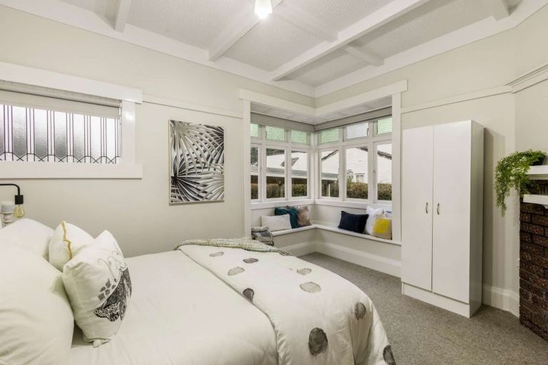 Photo of property in 19 Tirimoana Road, Te Atatu South, Auckland, 0602