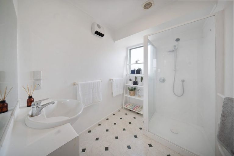 Photo of property in 2/12 Alexander Street, Cockle Bay, Auckland, 2014