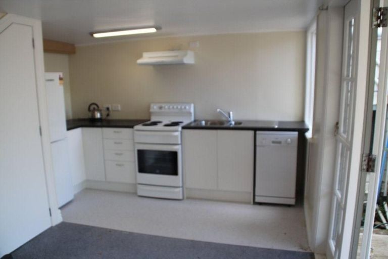 Photo of property in Rosemere Backpackers, 6 Macdonald Crescent, Te Aro, Wellington, 6011