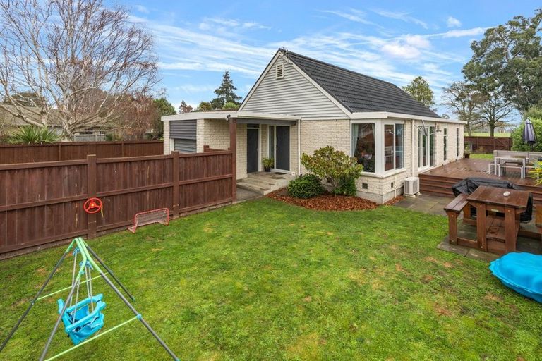 Photo of property in 4 Saunders Place, Redwood, Christchurch, 8051
