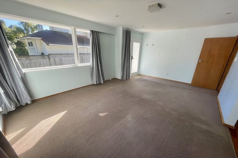 Photo of property in 2/26 Tawa Street, Eastbourne, Lower Hutt, 5013