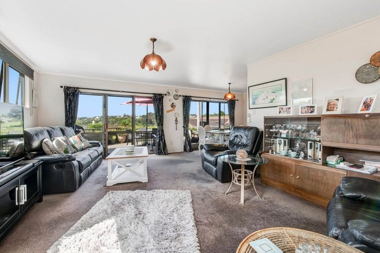 Photo of property in 18 Rimu Road, Stanmore Bay, Whangaparaoa, 0932