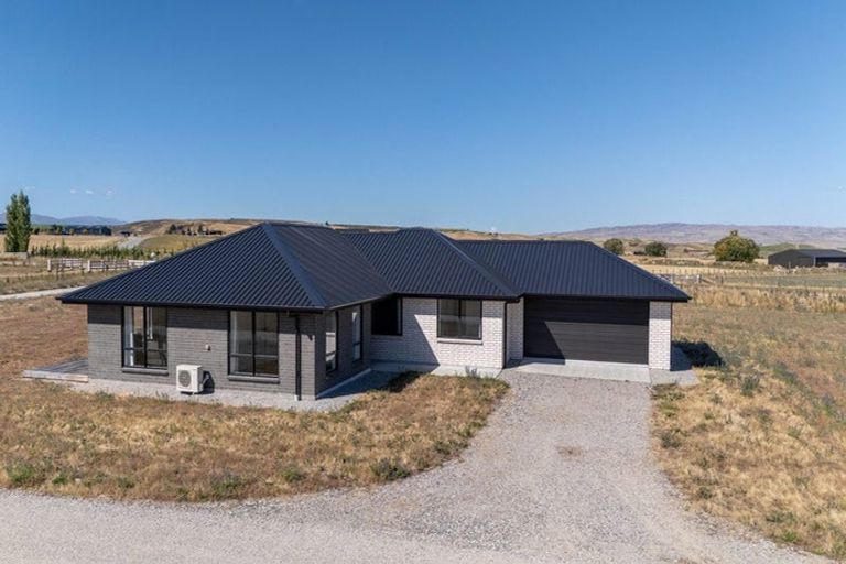 Photo of property in 21 Thyme Fields Road, Springvale, 9393