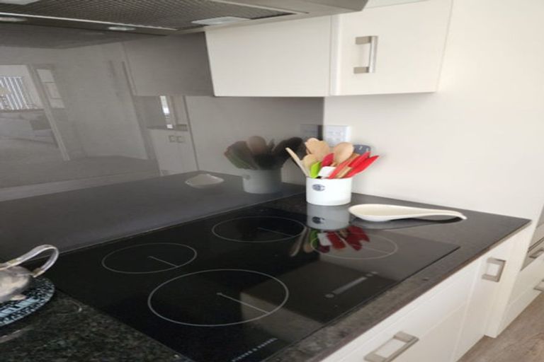 Photo of property in 12 Shelter Grove, Frankleigh Park, New Plymouth, 4310