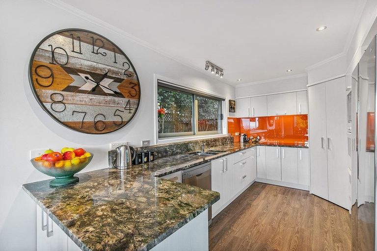 Photo of property in 11 Sykes Avenue, Hatfields Beach, Orewa, 0931