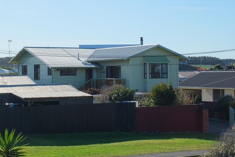 Photo of property in 39 Shortt Street, Foxton Beach, Foxton, 4815