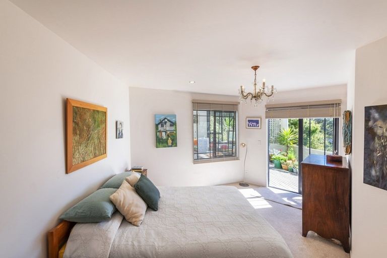 Photo of property in 2/79 Grafton Road, Roseneath, Wellington, 6011