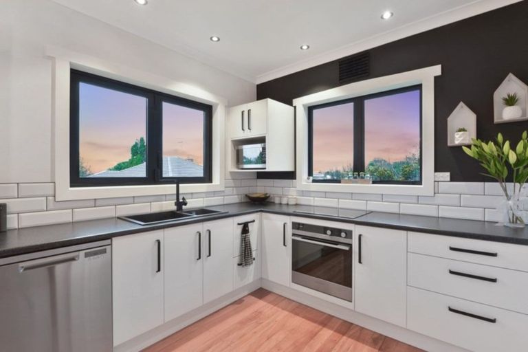 Photo of property in 25 Hinton Avenue, Forest Lake, Hamilton, 3200