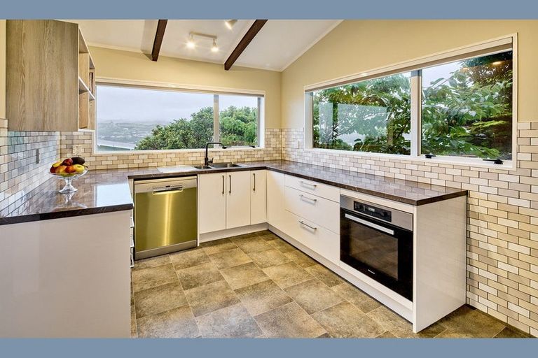 Photo of property in 44 Westhaven Drive, Tawa, Wellington, 5028