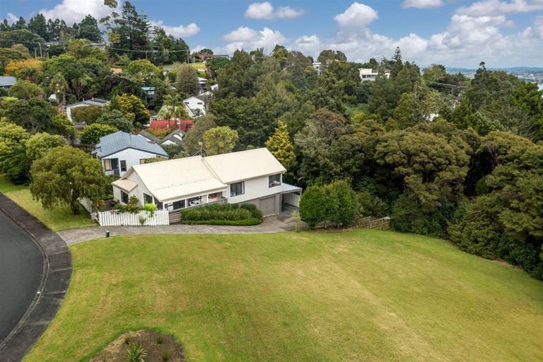 Photo of property in 3 Emery Grove, Bayview, Auckland, 0629