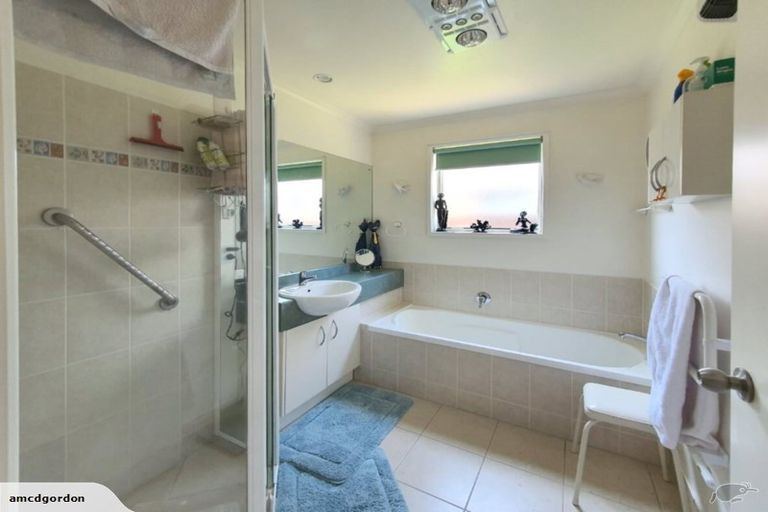 Photo of property in 3/262 Centreway Road, Orewa, 0931