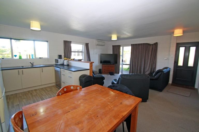 Photo of property in 12 Warren Place, Frankleigh Park, New Plymouth, 4310