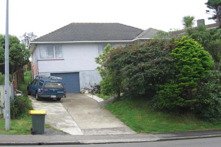 Photo of property in 44 Stewart Drive, Newlands, Wellington, 6037