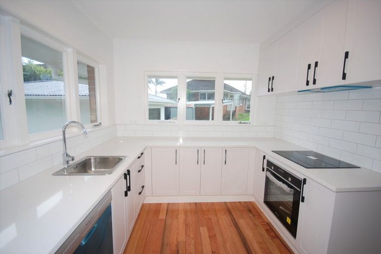 Photo of property in 1/58a Taharoto Road, Takapuna, Auckland, 0622