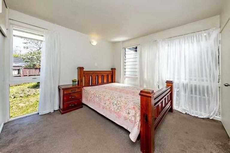 Photo of property in 2/8 Wilbur Place, Pakuranga Heights, Auckland, 2010