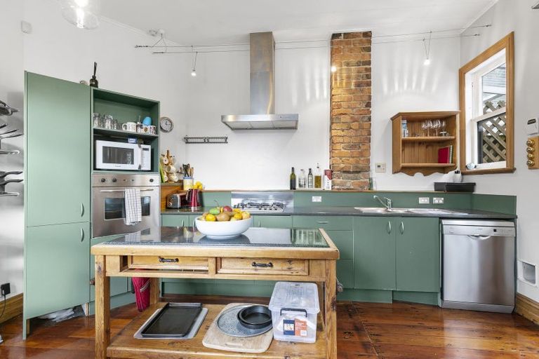 Photo of property in 78 Rolleston Street, Mount Cook, Wellington, 6021