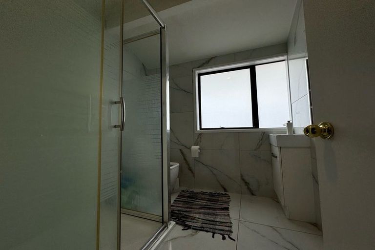 Photo of property in 2 Clearwater Cove, West Harbour, Auckland, 0618