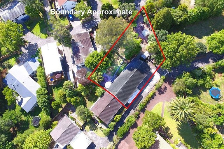 Photo of property in 1/649 Beach Road, Rothesay Bay, Auckland, 0630