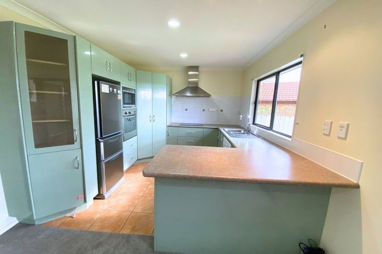 Photo of property in 18 Arlose Place, Westgate, Auckland, 0614