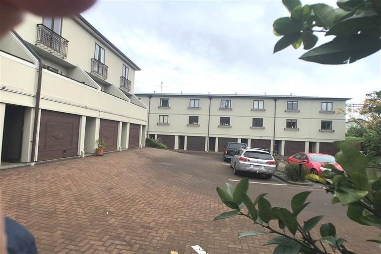 Photo of property in 12/27 Rossmay Terrace, Mount Eden, Auckland, 1024