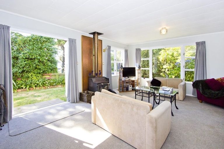 Photo of property in 120 Miromiro Road, Normandale, Lower Hutt, 5010